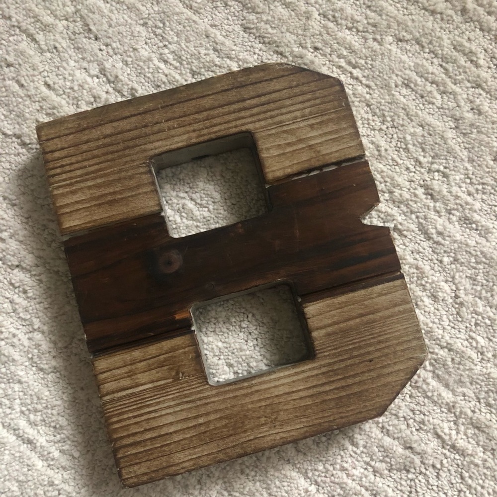 FINAL $$ DROP ⭐️ Rustic Letter B (2/$10)